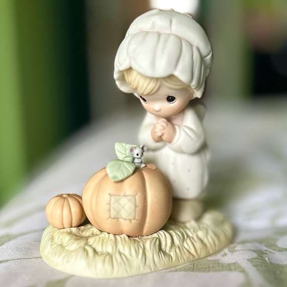 VTG Precious Moments Enesco October Girl Pumpkins & Mouse Cottagecore Figurine - Picture 11 of 11